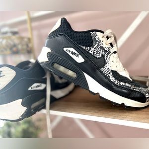 Nike Air Max animal print shoe 5 youth